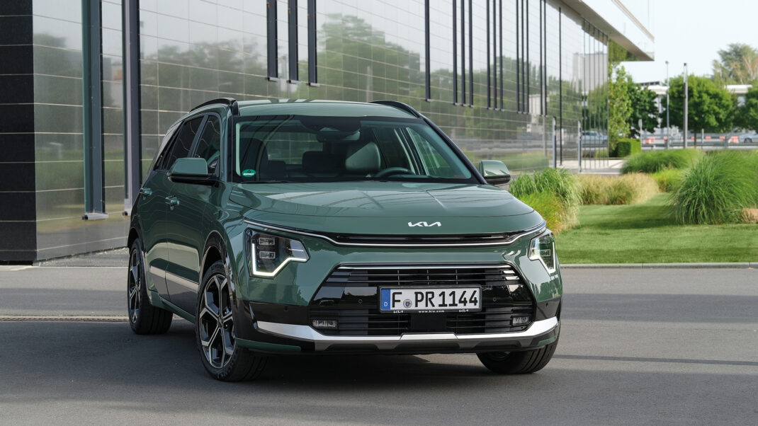 Fuel Efficiency and Comfort: The Best Hybrid Cars for Long-Distance Travel